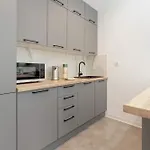 아파트 Sunny & Charming Garden With Parking By Renters