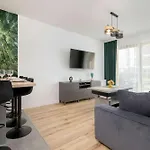 아파트 Sunny & Charming Garden With Parking By Renters 그단스크