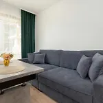 아파트 Sunny & Charming Garden With Parking By Renters