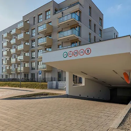Apartmán Sunny & Charming Garden With Parking By Renters
