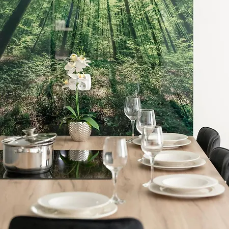 Sunny & Charming Garden With Parking By Renters Apartmán *