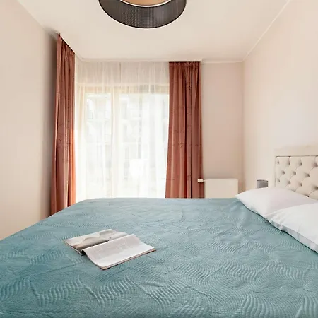 Sunny & Charming Garden Apartment With Parking By Noclegi Renters *