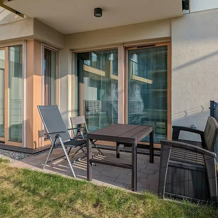 Sunny & Charming Garden With Parking By Renters Gdaňsk