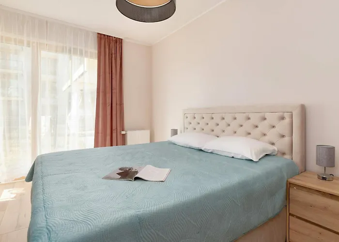 Sunny & Charming Garden Apartment With Parking By Noclegi Renters