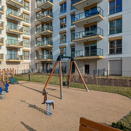 Sunny & Charming Garden With Parking By Renters Apartament *