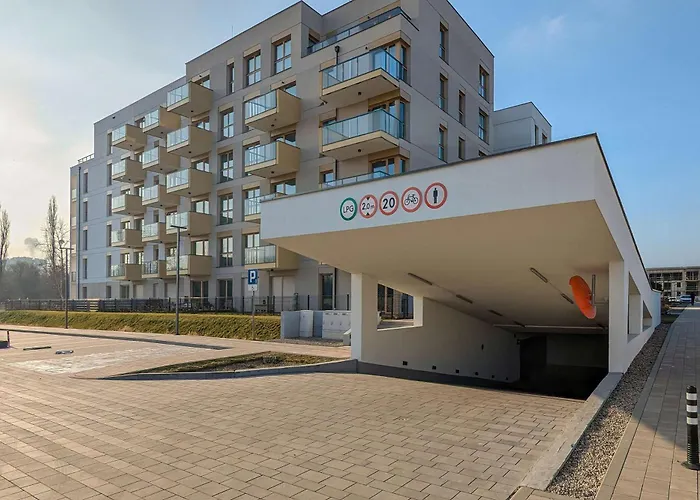 Apartament Sunny & Charming Garden With Parking By Renters