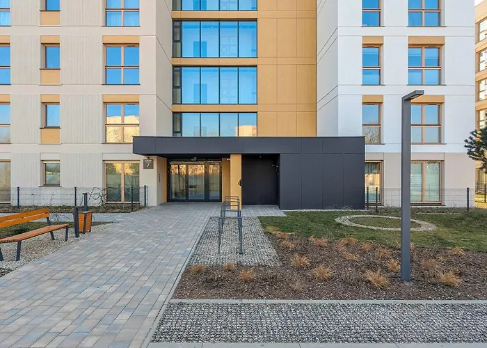 Sunny & Charming Garden With Parking By Renters Apartament *